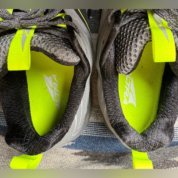 Men’s Altra Torin size 9 Black, Grey and Neon Yellow - Picture 8 of 9